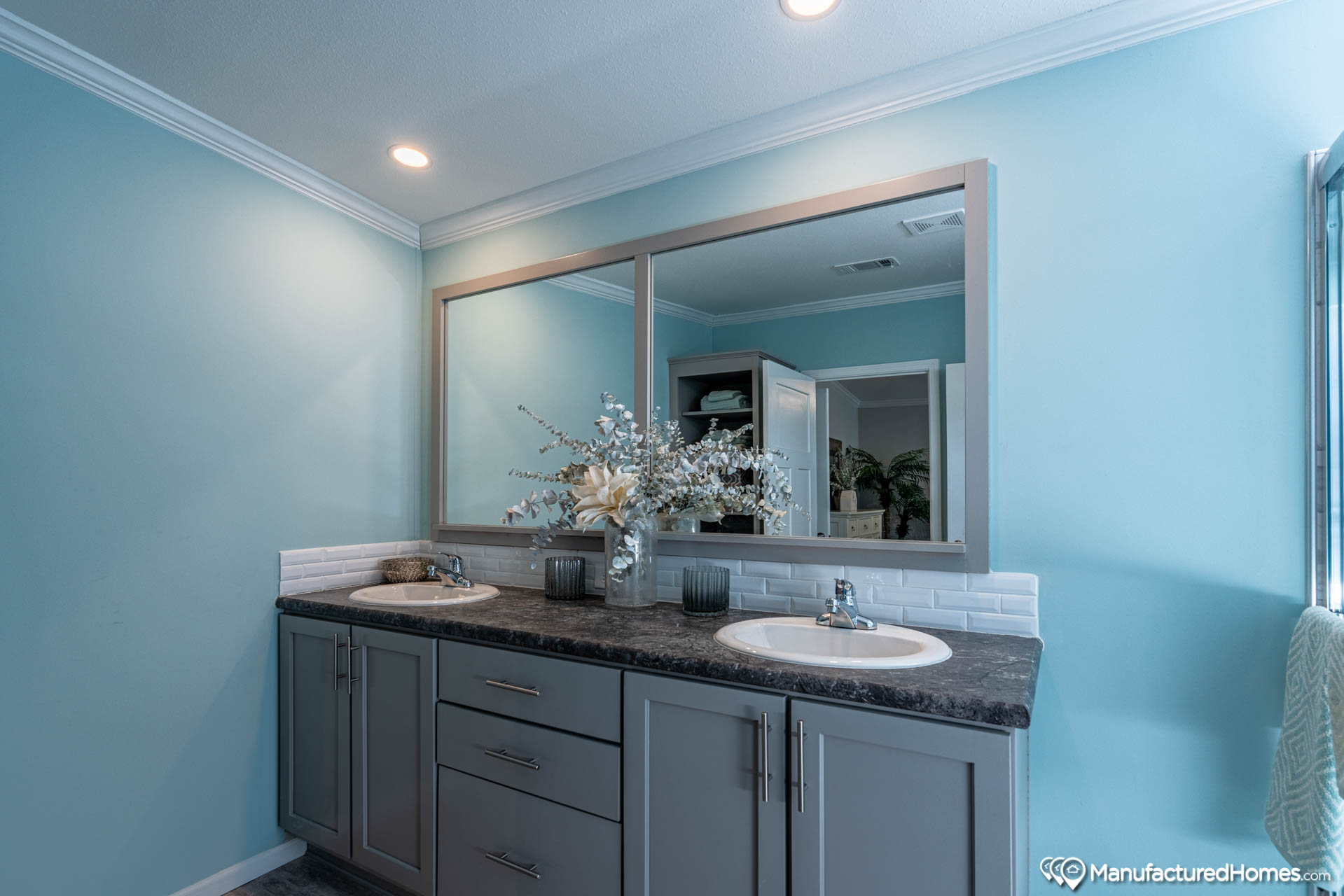 Timberland / Siesta Key II 28562C by Winter Haven Manufactured Home